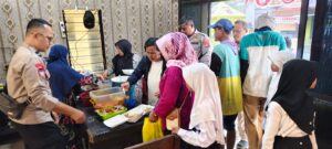 Polsek Cigudeg Gelar Jum’at Berkah Sesuai Arahan Kapolres Bogor, Bagikan Sarapan Gratis kepada Masyarakat