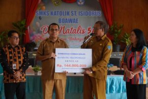 Gubernur Melki Laka Lena Kunjungi SMK Swasta Katolik St. Isidorus Boawae, Perkuat Program One School One Product