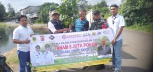 Kegiatan Pembersihan sampah dan penanaman pohon Koramil 0621-05/Gunung Putri bersama Jajaran Kecamatan Gunung putri di Setu Sudat Wanaherang Kec. Gunung putri