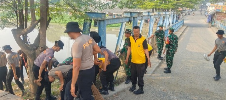 Gerakan Nasional ASRI Digelar di Pasar Tegal Danas, Sinergitas TNI ...