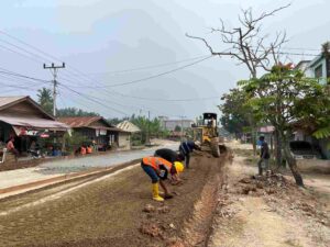 Peningkatan Jalan Sudirman KUBA Tunjukkan Progres, Masyarakat Sambut Gembira Jalan Mulus!