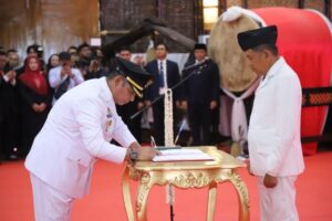 dr. Asep Surya Atmaja Resmi Dilantik Jadi Bupati Bekasi Definitif, Dedi Mulyadi Titip Pesan: Jangan Jadi Bupati Kantoran, Bekasi Harus Kinclong